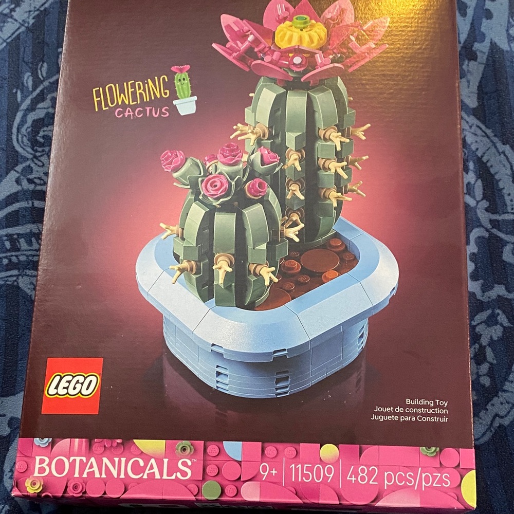 LEGO Botanical Cactus Set with Pink and Green